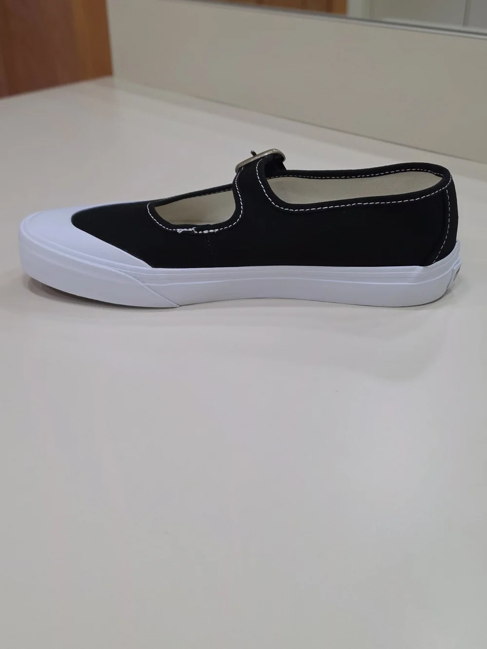 Vans Mary Jane Canvas shoes in the classic Black / True White colorway, 8, NWOB